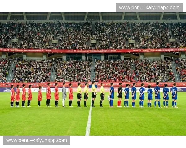 宿命之战：当太极虎遇上中亚狼，这场亚洲巅峰对决谁能主宰绿茵？